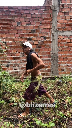 Biizerras iNFLUENCE💎 on Instagram: "Véi é bixu teimoso 🤦🏻🙌🏼 Me sigam @biizerras @nordestinosburger @toguro @lamansaomaromba @mansaomarombarepublica_ @nordestinamansao @tiruhousecomedy @falcao12oficial @luvadepedreiro #luvadepedreiro @minhah_bahia @n0rdestinos #humor #meme #videosengracados #viral #video #memes #pegadinhas #pegadinha #reelsinstagram #vendedor #lojas #publicidadepropaganda"