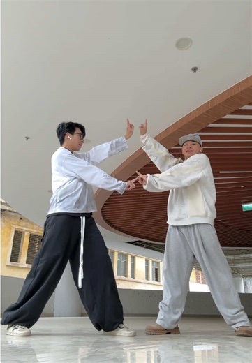 Nhảy Tết cùng Hoàng Thùy Linh: Hướng dẫn Bo Xì Bo