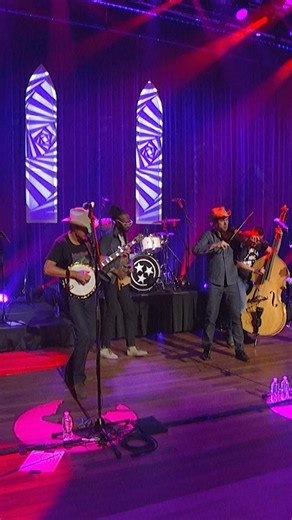 Old Crow Medicine Show have been killing it for over 20 year #oldcrowmedicineshow #band #music