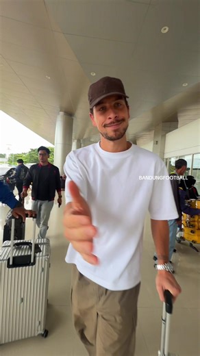 Persib Touchdown in Surabaya with Thom Haye!