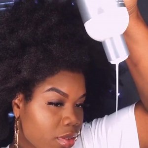 Short on time this morning? Allow our Almond & Avocado Daily Moisturizing Lotion to refresh your coils. It’s a moisture must-have, especially during cold, dry seasons! Click now to learn more: https://designessentials.com/almond-avocado-daily-moisturizing-lotion-12oz/ 🎥: Chenaveau Harris | Design Essentials