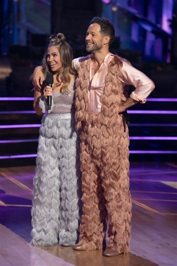 VIDEO: Danielle Fishel & Pasha Pashkov's Week 5 Performance on DWTS