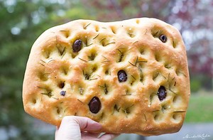 Vegan Focaccia Bread (Italian Rosemary & Olive)