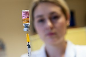 Nuo antradienio gyventojai pradedami skiepyti atnaujinta COVID-19 vakcina