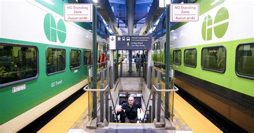 Disabled train west of Toronto’s Union Station causing major delays, commuter chaos