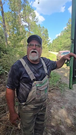 What is there names Kelly #bluecollar #johndeere #fyp #heavyequipment #chevysilverado