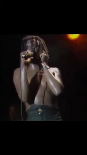 Lucky Dube performing "JAH SAVE US" live in Bay Street New York in 1990