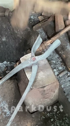 The Crafting of Traditional Tongs. #blacksmith #blacksmithing #forgingsteel #metalwork #bladesmith