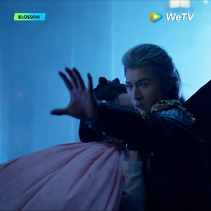 The moment we’ve all been waiting for... their legendary slide hug! 🥹❤️ #Blossom #九重紫 #MengZiyi孟子义 #LiYunrui李昀锐 #KongXueer孔雪儿 #XiaZhiguang夏之光 #WeTV #WeTVMY #WeTVMalaysia #WeTVAlwaysMore Blossom｜Streaming on WeTV 💓 𝗪𝗮𝘁𝗰𝗵 bit.ly/Blossom_WeTV | WeTV Malaysia