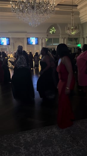 I’m trying to keep up with these line dances but I can’t 😂😂 #countrygirl #trailridedance #countrygirldance