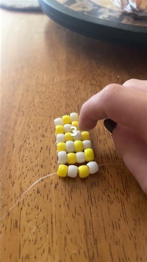 let’s make an four beaded checkered kandi cuff!!😆