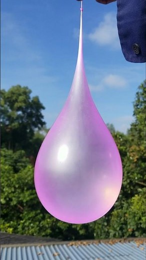 Experiment: What happens when a water balloon pops? 💥🎈 #balloon