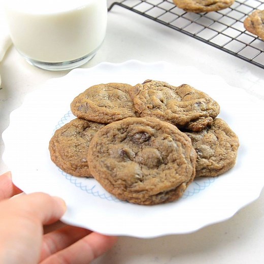 These KAHLUA ESPRESSO CHOCOLATE CHIP COOKIES are pretty special! Recipe here: https://www.recipegirl.com/kahlua-espresso-chocolate-chip-cookies/ | RecipeGirl