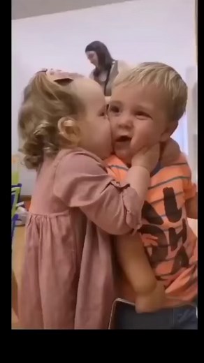 Is this how a co-dependent relationship starts? This a great illustration of the Anxious attachment style VS avoidant couple 😂 Are you clinging, needy, and addicted to love and attention from your partner? Find out if you are anxiously attached. At some point in your early childhood, you experienced inconsistency in receiving love from your partners or caregiver. This inconsistency created mistrust and a hunger for love. We, humans, are wired for love. So when love is given and then taken away,