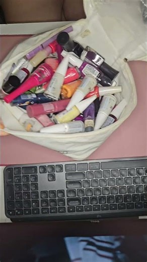 21 de fevereiro de 2026Heated Rivalry MARATONA 🌙 manicure noturna com vermelho clássico Bourjois