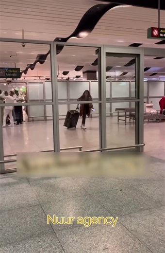 La joie et l’émotion qu’elle a ressenti en voyant une proche d’elle et qui a éveiller l’enfant en elle .🥹 C’était tellement émouvant.🥹 Diariatou 💕 #diariatousow #foryoupagee