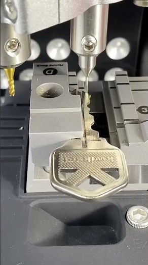 How to use cut house key by Tank 2M2 key cutting machine