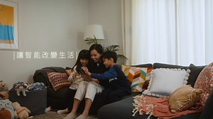 【CMHK ONE Home Elite 智能窗簾機械人 打造舒適生活💓】 智能家居有幾重要？唔單止講緊環保、高科技形象，更緊要嘅係...唔使郁❗️❗️就好似片中嘅小朋友咁，瞓咗落床就唔想起身閂窗簾咁😌～ ONE Home Elite 智能窗簾機械人就正正幫到手，除左可以喺ONE Home App遙距操作，拉上窗簾，仲可以自訂開關時間。特別係疫情期間，透過定時開關功能，幫你迎接朝早嘅陽光，令你成日都有好心情☺️❗ 仲唔即刻click 入 https://bit.ly/3vOaEjO 購買啦~ #CMHK #WiFi6 #ONEHome #智能家居 #智能窗簾機械人#舒適生活 #一屋智能 #連接更多應用 #攜手抗疫 #共渡時艱 #居家抗疫 #無懼疫情CMHK伴您克服 | China Mobile Hong Kong