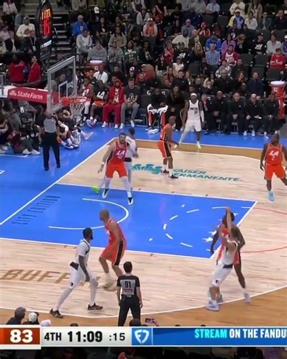 VINTAGE KLAY MADE SIX THREES IN THE 2ND HALF ALONE VS. THE CLIPPERS 🔥