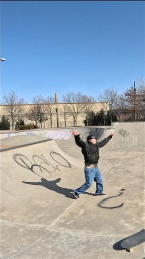 Got my pads on… a collection of bails, fails, and other nonsense #skateboarding #skatepark