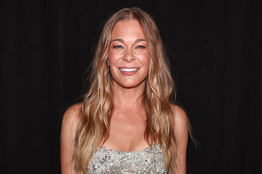 The Wildly Romantic Lyrics of LeAnn Rimes’ “How Do I Live,” Explained