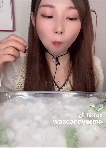 waxcandyASMR Chewing #asmr #waxcandy #eatasmr #waxcandybottles #waxcandysticks #mukbang #candymukbang #chinesegirls #chinesebeauty #ticktoktrending #ticktok_viral #mukangchinafood #asmrsound #eating #trending #mukbangvideo #foodtiktok #fyp #fypシ#chineseasmr #ขนมขี้ผึ้งแท่ง💗🥢 #Frozenwaxcandy #candyasmr #eatingasmr #왁스캔디 #먹방asmr #foodtiktok #foodchallenge Food Grade Product similar Candy Mukbang ASMR : EatWithCold WAXCANDYASMR TIKTOK /Waxcandycandyasmr.
