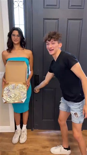 360K views · 1.2K reactions | Surprising delivery girl with generous tip | Mr. Verde's Skits & Scenes | Facebook