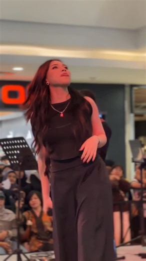 anneth on Instagram: "ga espek lagu core ini sudah mem-bandung, maraneh teh alus pisan 🤙🏻❤️❗️ #JatuhSejatuhJatuhnya"