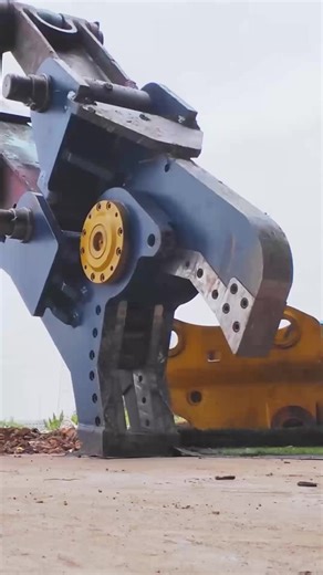 Workshop such as fabrication, assembly, repair, and testing with precision. and safety systems that allow workers and trainees to perform operations. #workshop #technology #diy #technique #steelwork #welding Wo1a.3459 | Work 56M