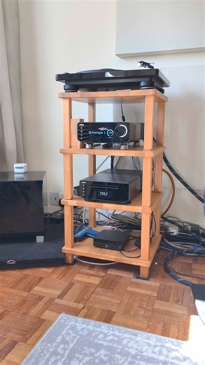 The new Cyrus Audio CD40 has arrived at The Speaker Shack for review here it is spinning the Tron soundtrack on CD playing through the new D’Von Audio Aurora speakers 🔊❤️🙏🏻 | The Speaker Shack