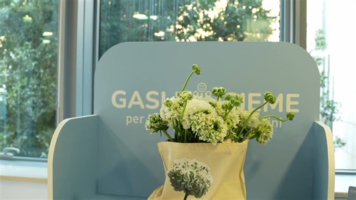 🌼 Il ranuncolo Giannina non è solo un fiore: è un simbolo di cura, speranza e rinnovamento, che racconta il percorso di crescita e trasformazione dell’Istituto Gaslini. Con i suoi colori accompagna il progetto del Nuovo Gaslini, simbolo di un futuro costruito intorno ai bambini e alle loro famiglie 💛 Vieni a scoprirlo al corner Gaslini a Sanremo, vicino alla statua di Mike Bongiorno in via Escoffier ✨ #gaslinicuriamoibambini #Sanremo2026 | Istituto Giannina Gaslini