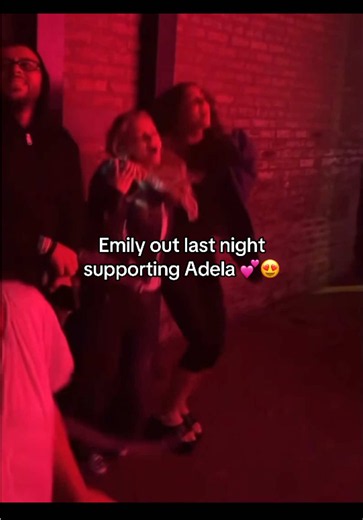 Emily out last night supporting Adela 💕😍 ©: @saintsatinnews on x/twitter #SAINTSATINE #EMILY #ADELA