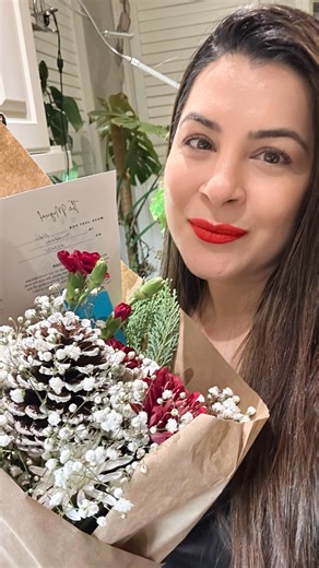 Neha Mutta|Gut Health|Weightloss|Skincare|Business Coach on Instagram: "I come from an engineering background in computer science. I love coding. I did my master’s degree. And if you had asked me back then, I would’ve said never in a million years would I be in network marketing. I truly believed this path wasn’t meant for someone like me. But I stayed open. Open to listening. Open to learning. Open to asking, “What if?” And I’m so grateful I said YES. What started as a simple intention—to help