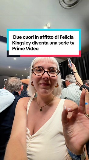 Due cuori in affitto diventa una serie tv @Prime Video Italia 💙🌵 e Blake Avery sarà interpretato da Giacomo Gianniotti (che io avevo AMATO in grey’s anatomy). Diciamo che quando l’ho visto la foto call ci ho sperato ma poi è arrivata la conferma e sì ho urlato. Non vedo l’ora di vedere questa nuova serie (che ancora non ha una data d’uscita), le riprese si svolgeranno in Sardegna ☀️ Dopo il successo di Non è un paese per single direi che ora tutti i libri di Felicia meritano di essere adattati