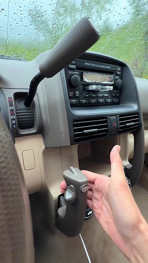 Âm thanh đặc trưng của một thời – thuần chất cơ khí, nghe là biết ngay chất riêng của Honda CR-V đời cũ. Không quá ồn ào, nhưng đủ khiến những ai mê xe phải nhớ mãi. 🚗🎵 #salegiuathang #HondaCRV #HondaCRVDoiCu #XeHonda #DamMeXe