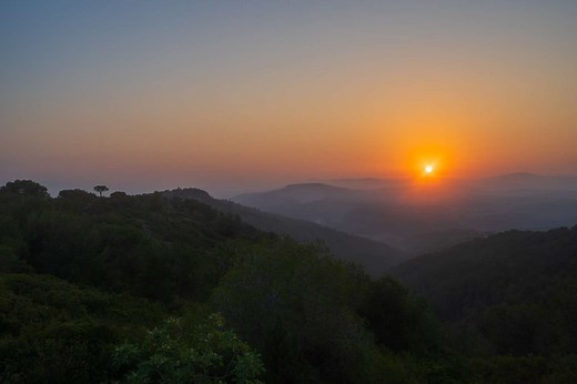 Pourquoi le Soleil se lève-t-il à l'est ?