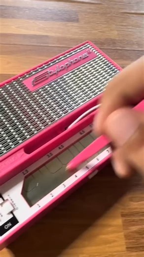 Let it Happen on Instagram: "“Let It Happen”, Avustralyalı rock sanatçısı Kevin Parker’ın projesi Tame Impala’nın bir şarkısı. 10 Mart 2015’te, sanatçının Currents (2015) adıyla yayımlanan üçüncü stüdyo albümünün çıkış single’ı olarak yayınlandı. Kişisel geçiş temalarını ele alan şarkı, dünyanın çeşitli yerlerinde geliştirildi. Yaklaşık sekiz dakika süren şarkının ikinci yarısında, çizik bir CD’yi andıran tekrarlayan bir bölüm ve anlamsız sözlerden oluşan sadeleştirilmiş sözler yer alıyor. Ayrıc