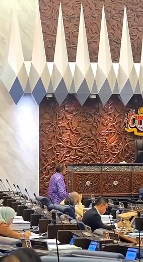 *PEMBANGKANG ‘CABUT LARI’ TAK BERANI BERDEPAN SESI PMQT PMX❗️* Berdegar-degar pemimpin pembangkang menghentam Perdana Menteri Datuk Seri Anwar Ibrahim menerusi sidang media di lobi Dewan Rakyat semalam. Tetapi hari ini, baik Hamzah, Muhyiddin jauh sekali Abdul Hadi, semuanya tidak berani berdepan dan bertanyakan terus kepada Perdana Menteri yang memberi ruang seluas-luasnya untuk mereka bertanya apa isu tarif perdagangan timbal balas (ART) dengan Amerika Syarikat! #MalaysiaMADANI #RancakkanMADAN