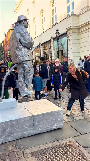 Valentine The Statue on Instagram: "When the audience was trying to find answers I just gave them more confusion. #valentinethestatue #silvermanstatueofficial #streetperformance #streetart"