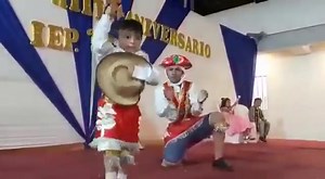 83K views · 3.1K reactions | EL PALLO DE NIÑO 2 AÑOS DE EDAD CAUSA SENSACIÓN Se trata de Julián Andrés Asto Contreras, de tan solo dos años de edad que sorprende en cada una de sus presentaciones. Junto a su padre Jhonatan Junior Asto Laiza, profesor de danzas, deleitaron en una reciente presentación, en la institución educativa Sagrado Corazón de Jesús, en Florencia de Mora, con motivo de celebrar sus 13 años de fundación. | Kadena Noticias | Facebook