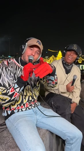 Loco Escrito on Instagram: "Ya pasó Navidad, pero el amor y la unión siguen en el aire. ¿Cómo la pasaron? ¿Qué es lo más importante para ustedes en esta época? ¿Y qué planes tienen para Año Nuevo? Weihnachten ist vorbei, aber die Liebe und die Nähe bleiben in der Luft. Wie habt ihr gefeiert? Was ist für euch das Wichtigste in dieser Zeit? Und was plant ihr für Silvester?"