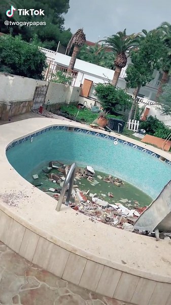 Patio nuevo ❤️ #patiomakeover #reformadecasa #newpool #instantmakeover #piscinanueva #reformadepatio #mondepra