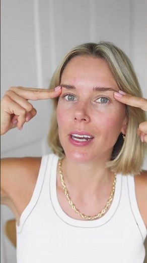 Clarins Total Eye Lift – Instantly Lift, Brighten & Smooth | 94% Natural, Retinol Alternative