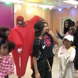 658K views · 10K reactions | This Is By Far My Favorite Battle Of All Times 藍藍藍藍臘‍♂️ @ghetto.spider wasn’t having that shit 藍藍 #ibetyouwont #classic #HeCheated | Famous Amos | Facebook