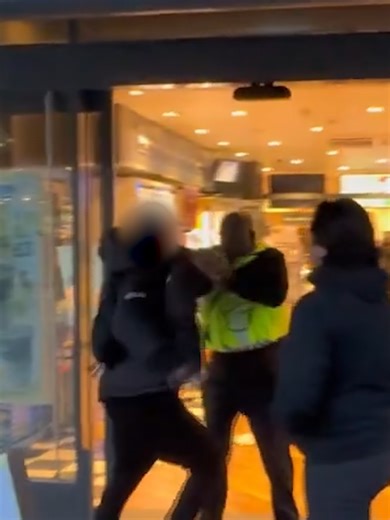 Watch the moment brave security guard is assaulted trying to stop shoplifters stealing from Greggs in London 😳 #liverpoolecho #news #uk #uknews #police #london