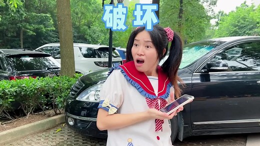 林呱呱第一次走红毯，没见过世面啊～