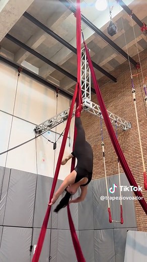 We ❤️ aerials too #circus #circo #circuseverydamnday #aerials #aereos #silks #tecidoacrobatico