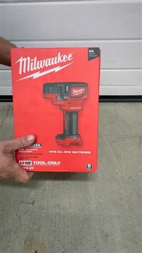Derek D. Newton on Instagram: "The MILWAUKEE TOOL threaded rod cutter is a dedicated, cordless tool for cutting common sizes of mild steel and stainless steel threaded rod, including 1/4”, 3/8”, and 1/2” mild steel, and 1/4” and 3/8” stainless steel. It delivers clean, burr-free cuts that allow nuts to be threaded on by hand, prevents chips and sparks, and features a brushless motor for power and run-time. Key features include a centered grip for overhead cuts, four-sided cutting dies for multip