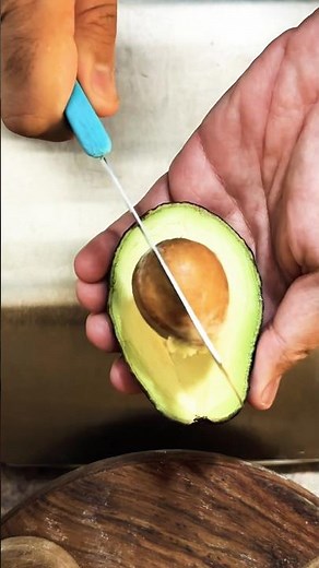 How to cut Avocado properly | Best way to cut Avocado #avocadotoast