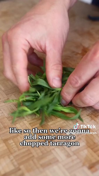 Steak & Bernaise Sauce! This foolproof recipe is ideal for not having to feel like you’ve been to the gym just to make a Hollandaise or Bernaise Sauce, it’s easy and quick and doesn’t require any cooking ability! Recipe: 1 Shallot Sliced 5 Sprigs of Tarragon 2 Peels of Lemon Zest 120g White Wine Vinegar 50g White Wine (remember if you wouldn’t drink it, Don’t cook with it) 250g Melted butter #chef #steak #protein #health #hollandaise #bernaise #meat #easyrecipe #cooking #mealprep #kitchenhacks #